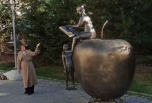 Photo of — Скульптурная композиция «Золотое яблоко»