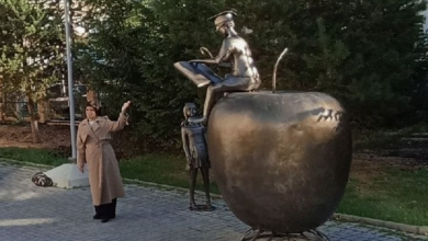 Photo of — Скульптурная композиция «Золотое яблоко»